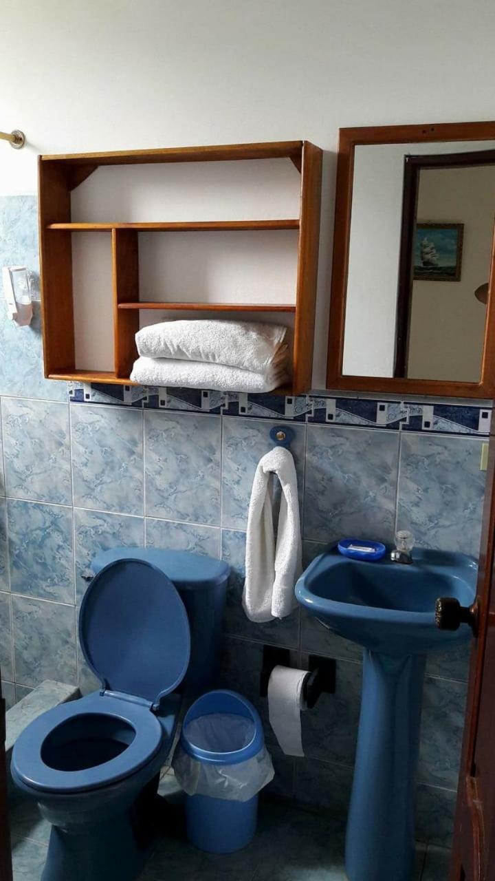 Hospedaje Sarita Puerto Villamil Exterior photo